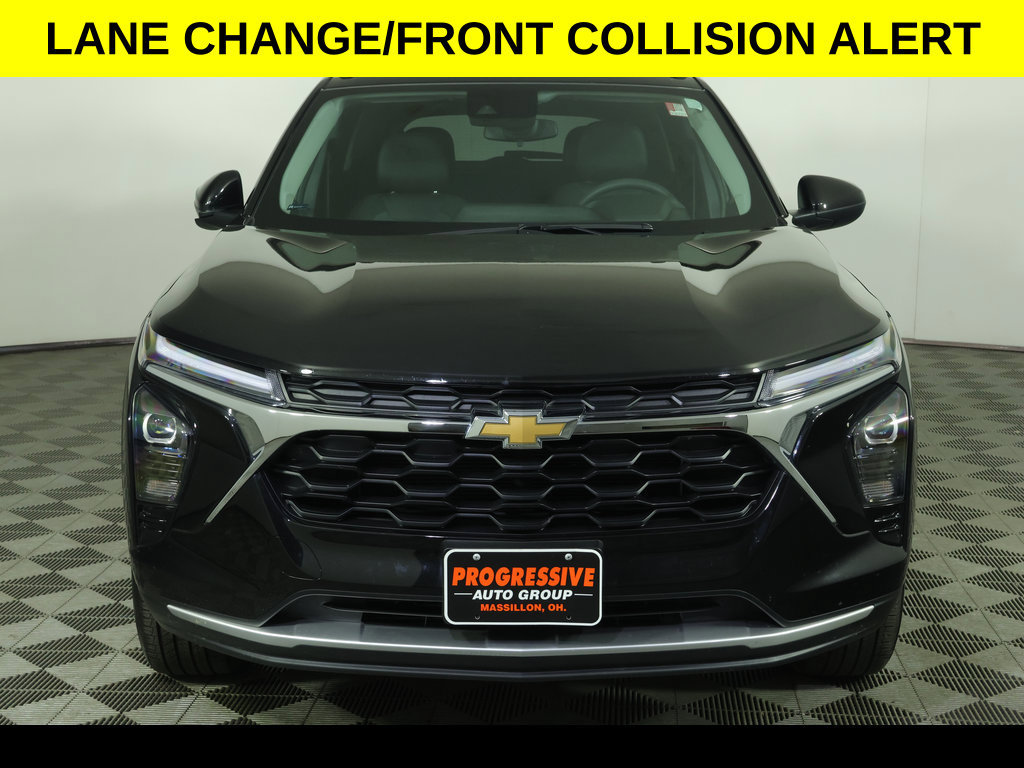 Used 2025 Chevrolet Trax LT FWD image 7