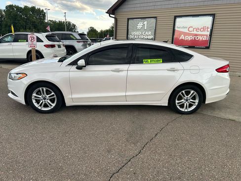 Used 2018 Ford Fusion SE w/ Fusion SE Technology Package FWD image 8