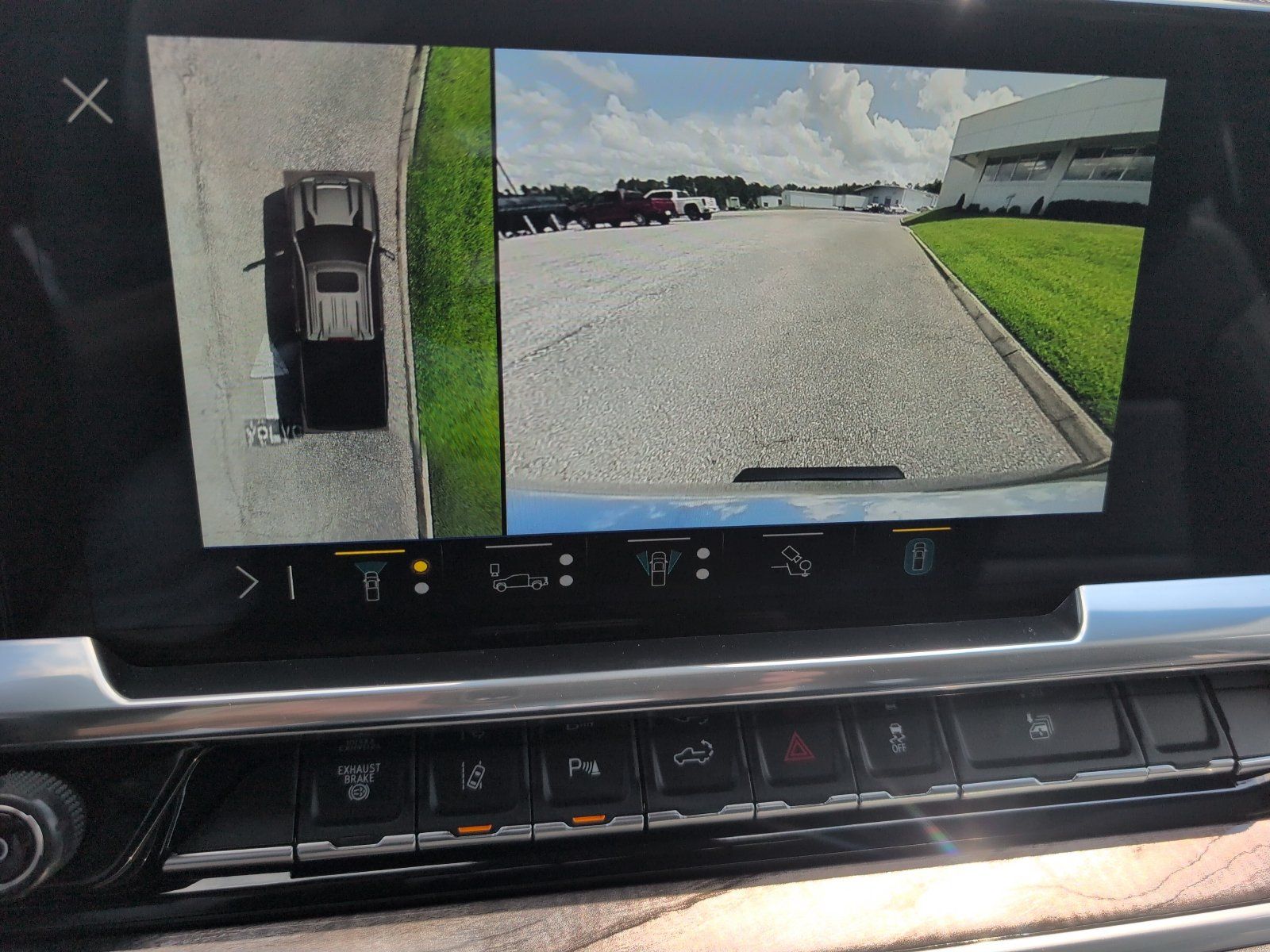 Used 2025 Chevrolet Silverado 2500 LTZ w/ LTZ Convenience Package AWD/4WD image 32
