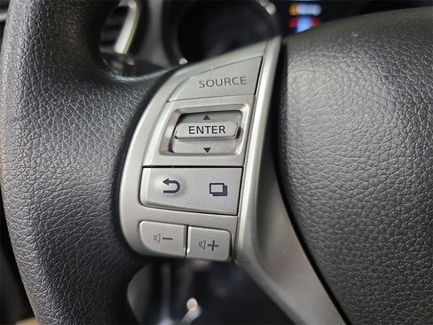 Used 2016 Nissan Rogue SV image 16