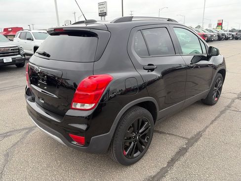 Used 2020 Chevrolet Trax LT w/ Sun & Sound Package AWD/4WD image 5