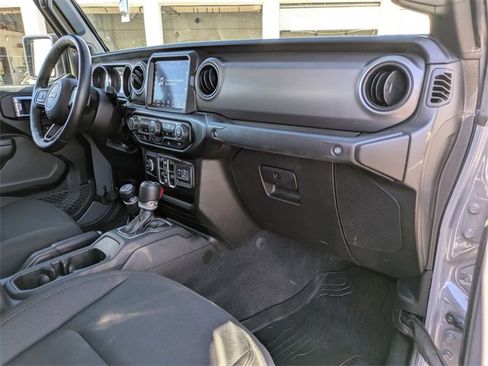 Used 2022 Jeep Gladiator Willys image 23