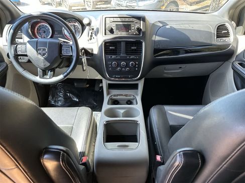 Used 2017 Dodge Grand Caravan SXT image 15