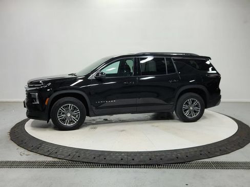 Used 2024 Chevrolet Traverse LT AWD/4WD image 5