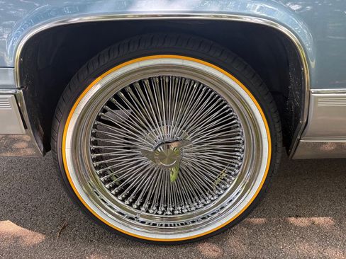 Used 1992 Cadillac Brougham RWD image 31