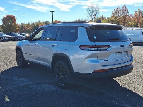 Used 2023 Jeep Grand Cherokee L Laredo AWD/4WD image 8