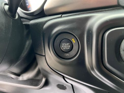 Used 2018 Jeep Wrangler Sport image 12