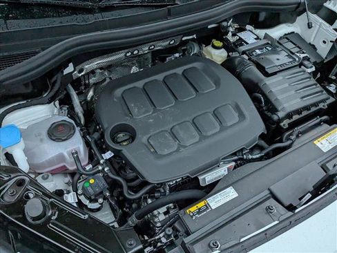 New 2026 Volkswagen Tiguan SE image 16