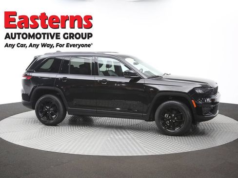 Used 2025 Jeep Grand Cherokee Altitude AWD/4WD image 47