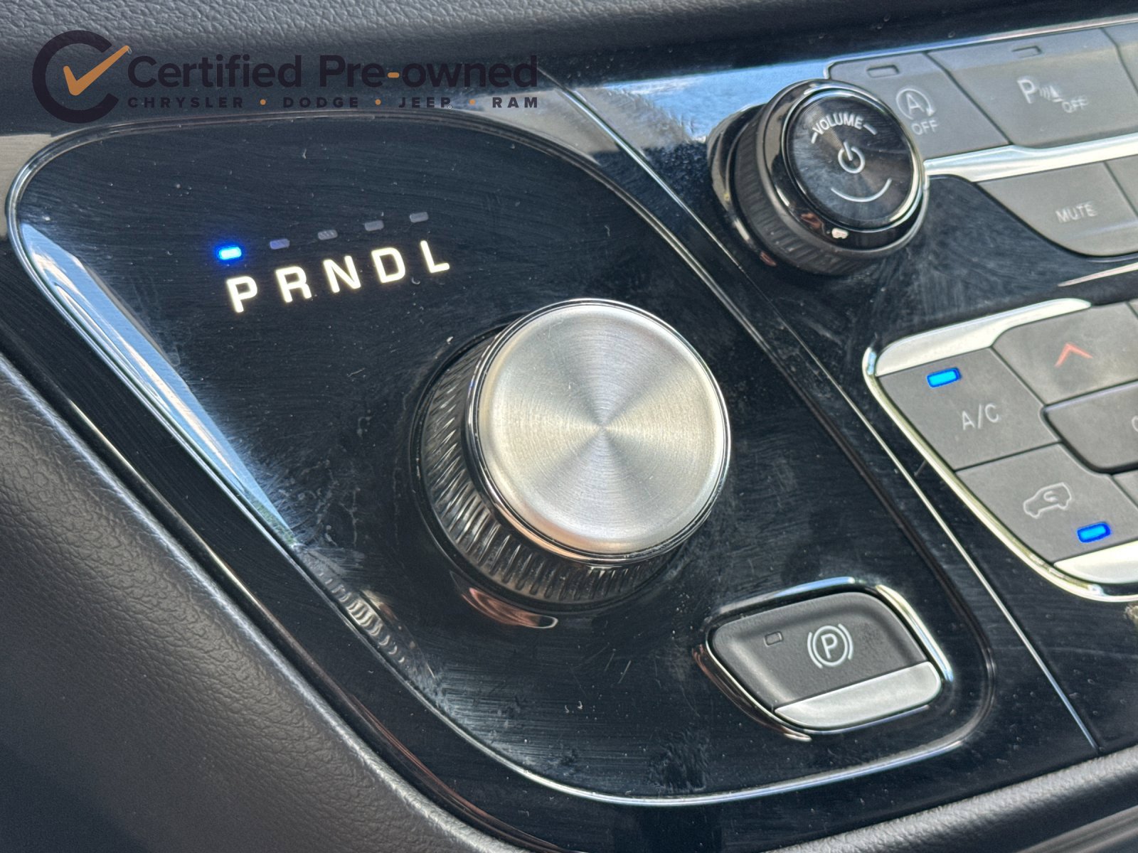 Certified 2025 Chrysler Pacifica Select FWD image 23