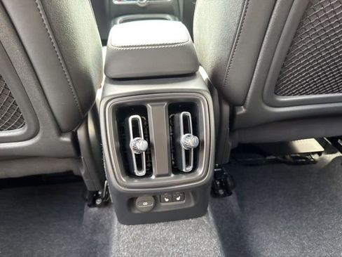 Certified 2025 Volvo XC40 B5 Plus AWD/4WD image 17