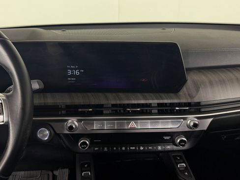 Used 2023 Kia Telluride EX w/ EX Captain's Chair Package image 12