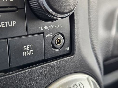 Used 2013 Jeep Wrangler Unlimited Sahara w/ Connectivity Group AWD/4WD image 19