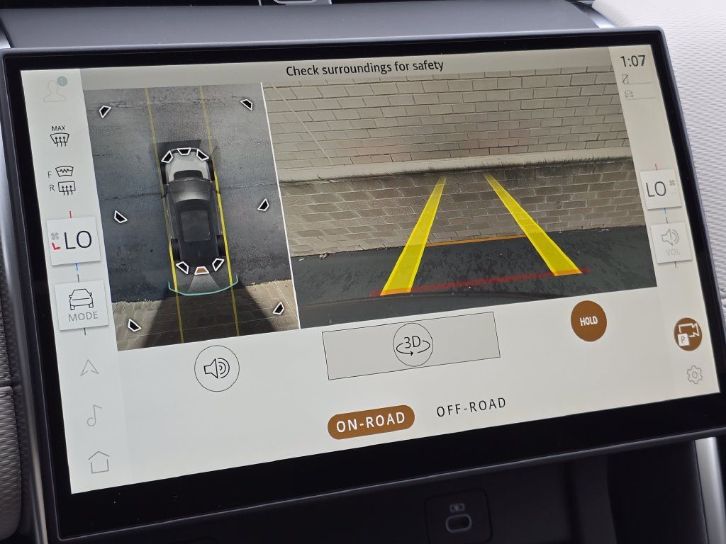 New 2025 Land Rover Discovery Sport Dynamic SE AWD/4WD image 4