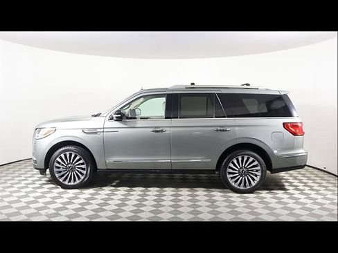 Used 2019 Lincoln Navigator Reserve AWD/4WD image 3