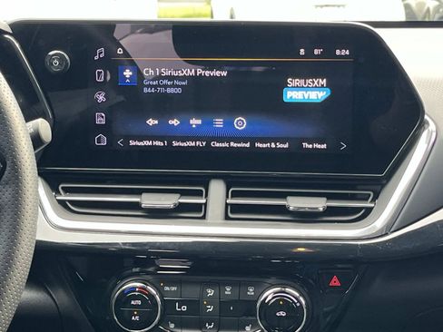 Used 2024 Chevrolet Trax RS w/ Sunroof Package FWD image 16
