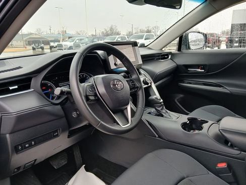 Used 2023 Toyota Venza LE image 9