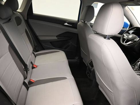 Used 2023 Volkswagen Taos SE w/ Panoramic Sunroof Package FWD image 14