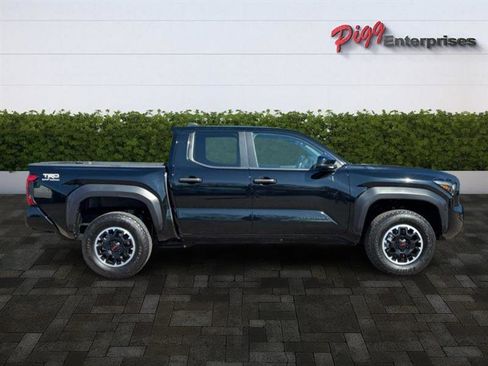 Used 2024 Toyota Tacoma TRD Off-Road image 8