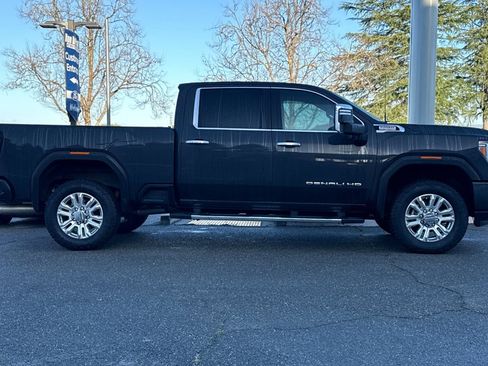 Used 2020 GMC Sierra 2500 Denali w/ Denali Ultimate Package image 3