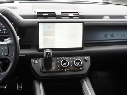 Used 2025 Land Rover Defender 110 V8 AWD/4WD image 15