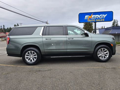 Used 2023 Chevrolet Suburban Premier image 2