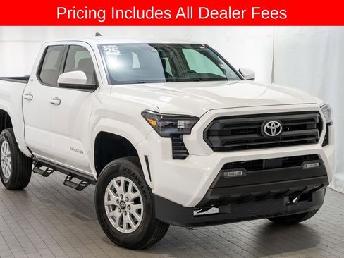 Used 2025 Toyota Tacoma SR5 AWD/4WD image 1