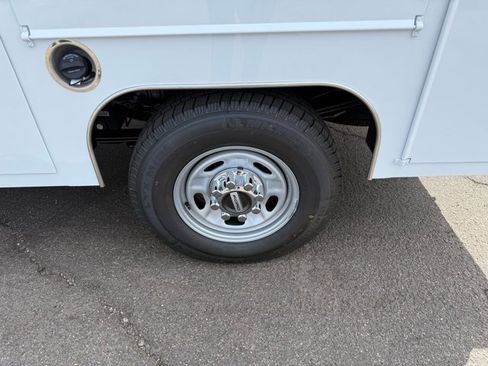 New 2026 Ford F250 XL w/ XL Chrome Package image 26