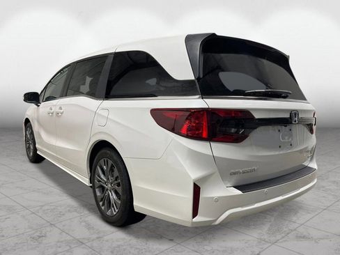 New 2026 Honda Odyssey Touring image 3