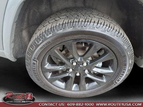 Used 2022 Jeep Grand Cherokee Laredo X AWD/4WD image 16