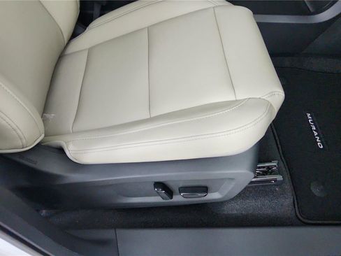 Used 2025 Nissan Murano SV image 26