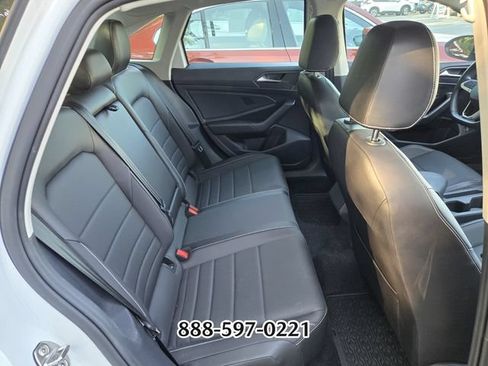 Used 2023 Volkswagen Jetta SE FWD image 10