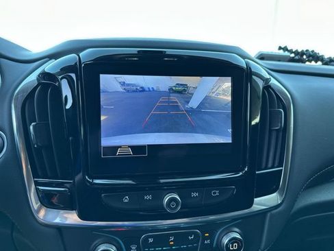 Used 2021 Chevrolet Traverse LT FWD image 18