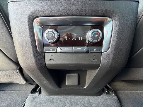 Used 2025 GMC Yukon Elevation AWD/4WD image 7