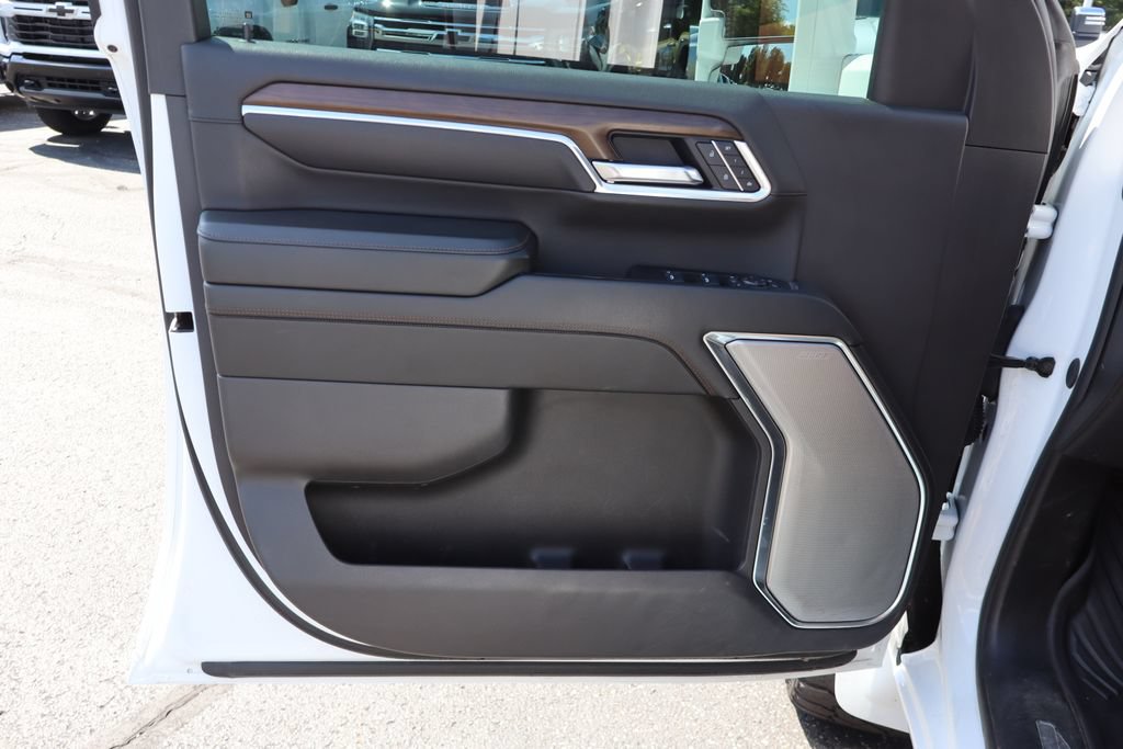 Used 2025 Chevrolet Silverado 2500 High Country w/ Technology Package AWD/4WD image 22