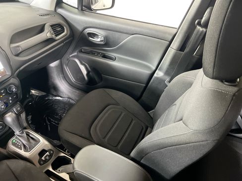 Used 2022 Jeep Renegade Latitude AWD/4WD image 22