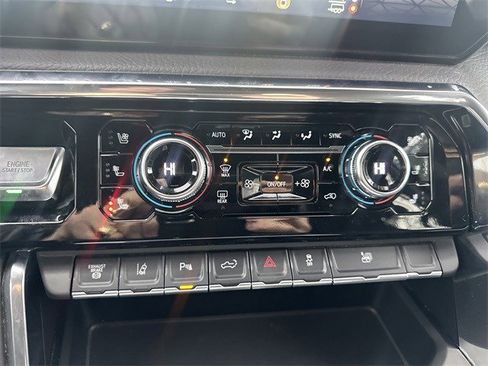 Used 2025 GMC Sierra 3500 Denali image 18