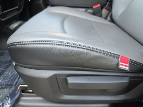 New 2026 RAM 2500 Tradesman w/ Chrome Appearance Group image 28