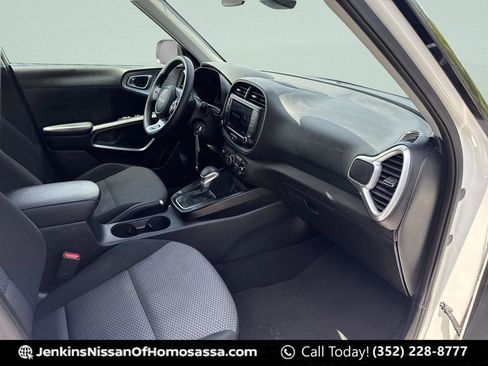 Used 2024 Kia Soul LX w/ Option Group 015 FWD image 18