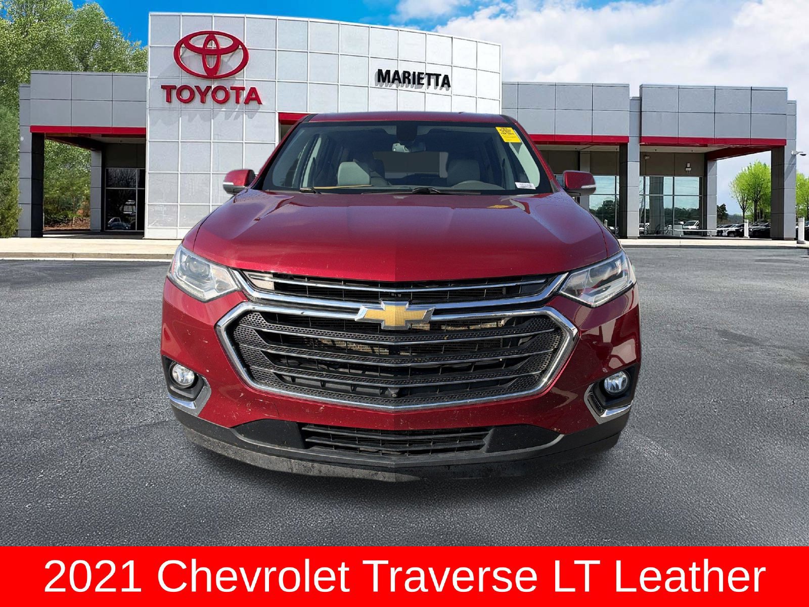 Used 2021 Chevrolet Traverse LT w/ LT Premium Package FWD image 2