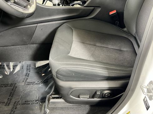 Used 2023 Jeep Grand Cherokee Laredo image 17