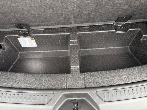 Used 2022 GMC Acadia SLE w/ Driver Convenience Package FWD image 18