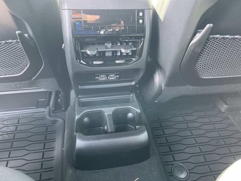 New 2025 Jeep Grand Cherokee L Laredo image 16