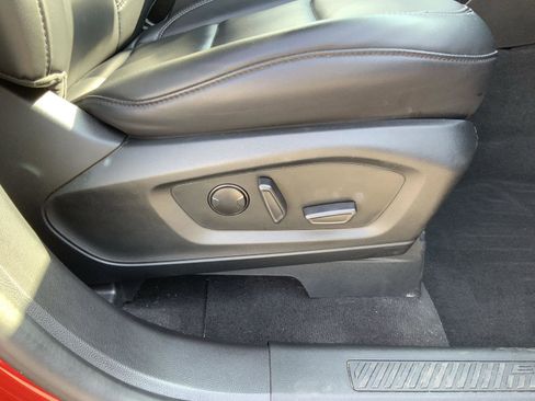 Used 2022 Ford Explorer XLT w/ Equipment Group 202A image 70