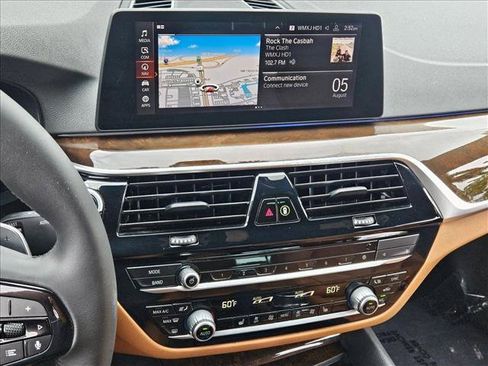 Used 2020 BMW 530i w/ Premium Package RWD image 15