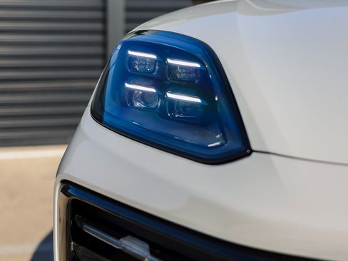 New 2025 Porsche Cayenne E-Hybrid image 13