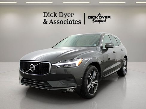 Used 2019 Volvo XC60 T5 Momentum w/ Multimedia Package image 6