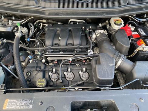 Used 2018 Ford Explorer XLT w/ Equipment Group 202A FWD image 34