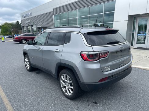 Used 2023 Jeep Compass Latitude AWD/4WD image 3