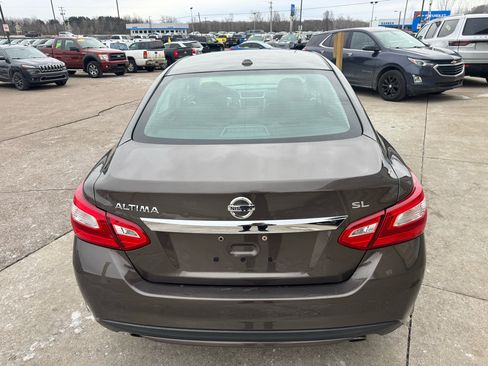 Used 2017 Nissan Altima 2.5 SL w/ Moonroof Package image 6